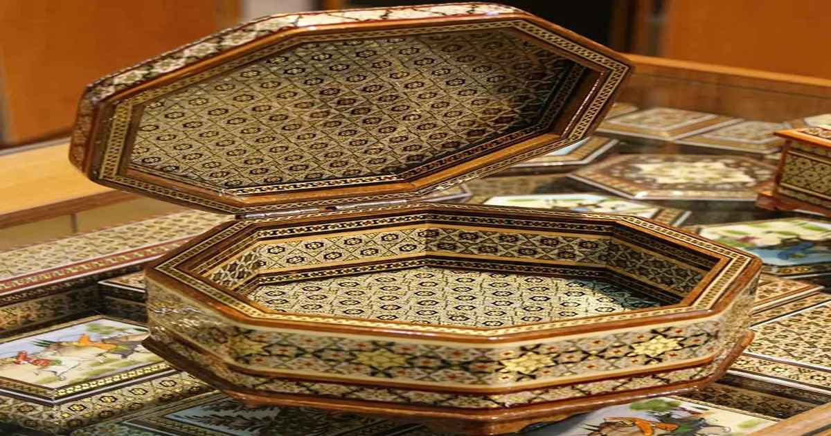 پوشش نهایی و لاککاری، آخرین مرحله از خاتم کاری چگونه انجام می شود است.