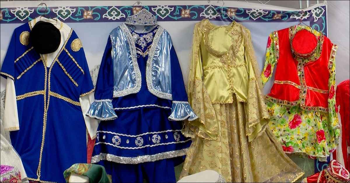 لباس زنان آذری، یکی دیگر از لباس های محلی زنانه است.