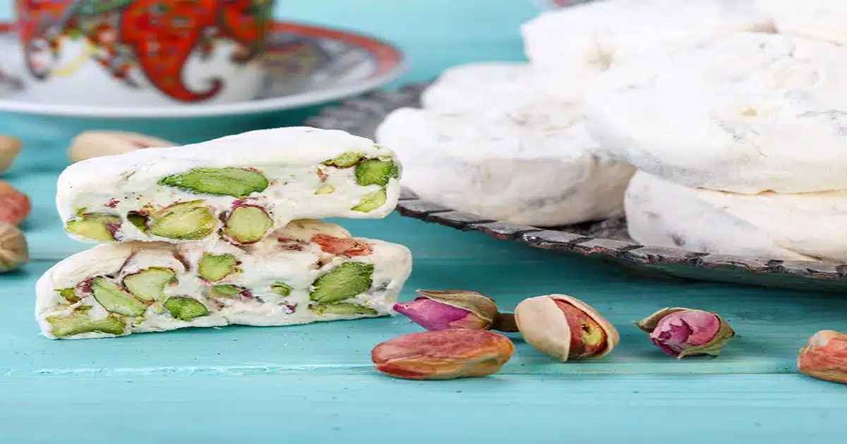 گز اصفهان نیز از معروف ترین سوغاتی های ایران است