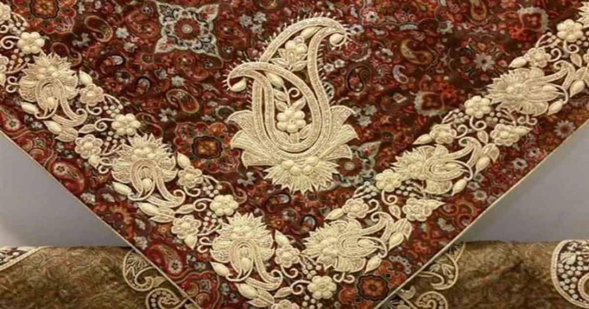 یکی از فاخرترین و معروف ترین صنایع دستی اصفهان، ترمه است.