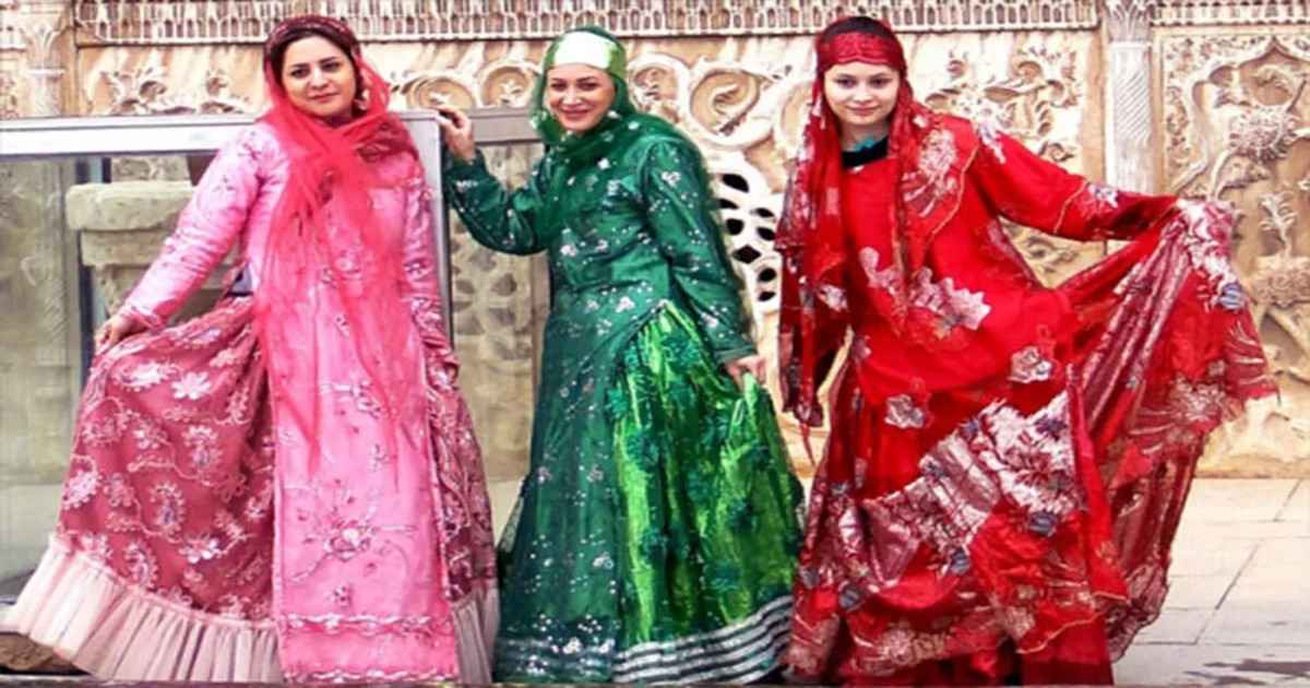 در معرفی لباس های محلی زنانه، لباس زنان قشقایی، بسیار زیباست.