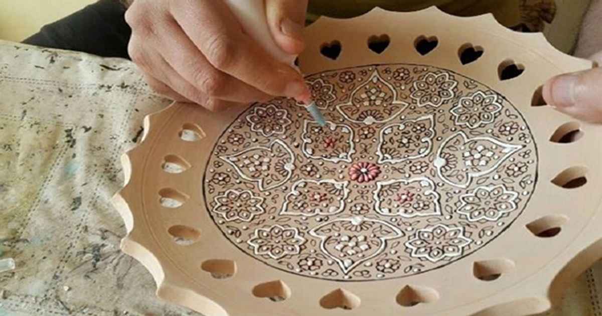 میناکاری روی سفال چیست؟