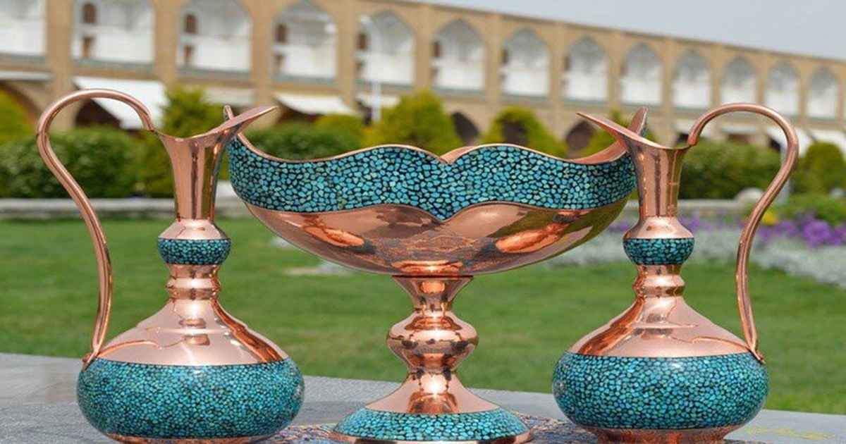 یکی دیگر از معروف ترین صنایع دستی اصفهان، هنر فیروزهکوبی است.