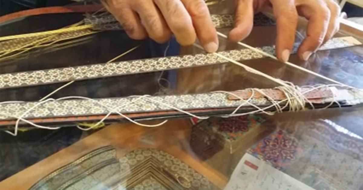 در این مرحله از خاتم کاری چگونه انجام می شود، نوبت به آمادهسازی سطحی میرسد.