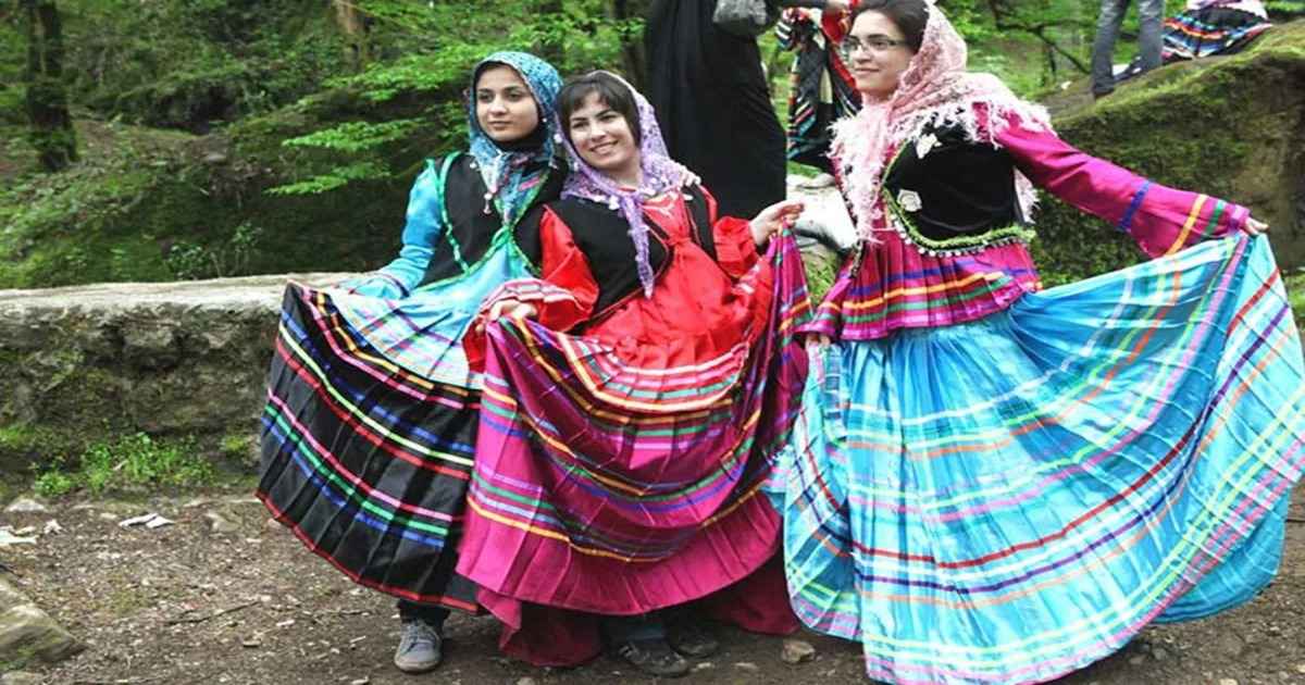 لباس محلی گیلکی در گیلان، یکی دیگر از لباس های محلی زنان است.