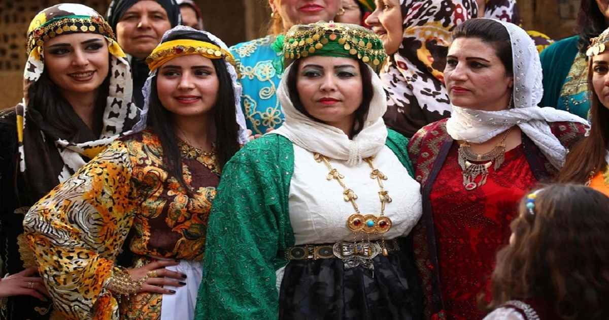یکی از زیباترین لباس های محلی زنانه، متعلق به کردهاست.
